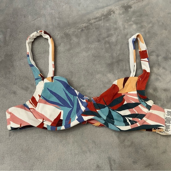 New! Vitamin A Demi underwire bikini top Cypress Tropical Print 10654 - Picture 3 of 7